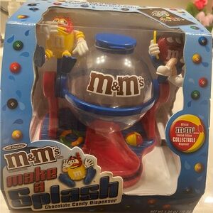 M & M COLLECTIBLE Dispenser